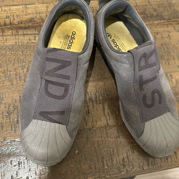 Adidas dark Grey Suede/Leather/Twill fabric slip on sneakers size 6-1/2. - Picture 1 of 5